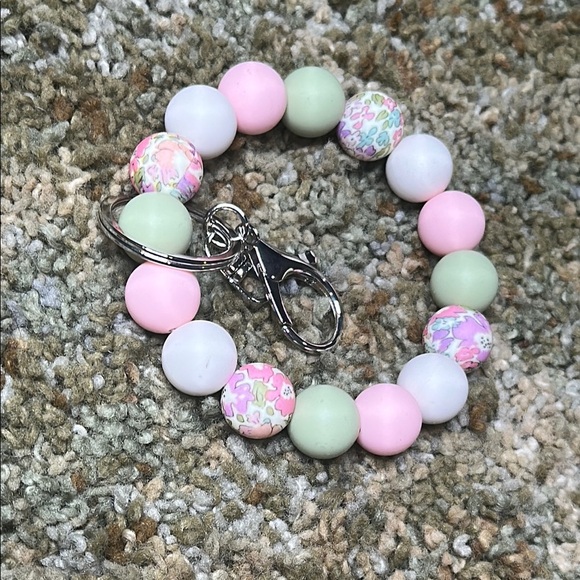 Wild Flowers Soft Pink Pistachio Green White Keychain Bracelet Wristlet Silicone - Picture 4 of 5
